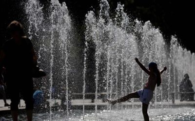 Europe swelters under heatwave, France restricts alcohol consumption