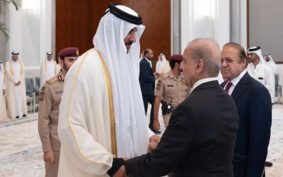 PM Shehbaz meets Qatari leader Sheikh Tamim, condoles death of ex-emir Sheikh Hamad