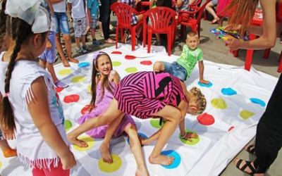 How the Classic American Game of Twister Went From Risqué to Record-Breaking
