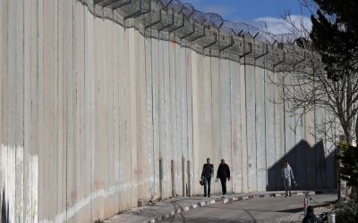 Israel kills Palestinian worker as he climbed West Bank separation wall
